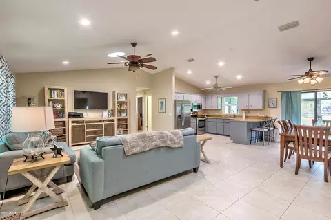 2935 Tamarind Dr, Edgewater, FL 32141 photo 12