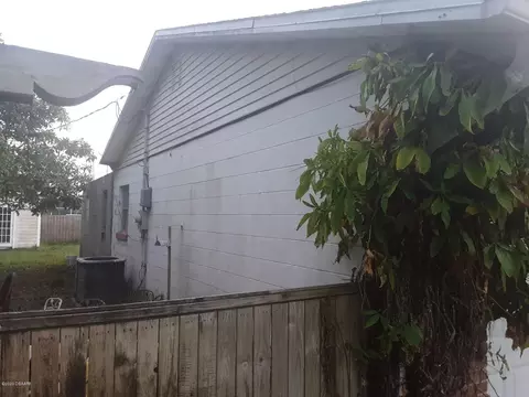 2303 Queen Palm Dr, Edgewater, FL 32141 photo 2