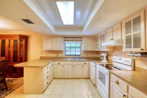 557 Hand Ave, Ormond Beach, FL 32174 photo 13