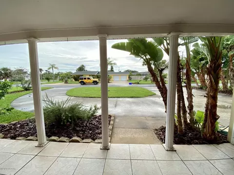 723 Luna Dr, Ormond Beach, FL 32176 photo 2