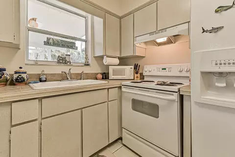 14 Ocean Crest Dr, Ormond Beach, FL 32176 photo 4