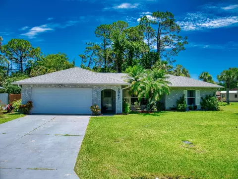 3047 Unity Tree Dr, Edgewater, FL 32141 photo 2