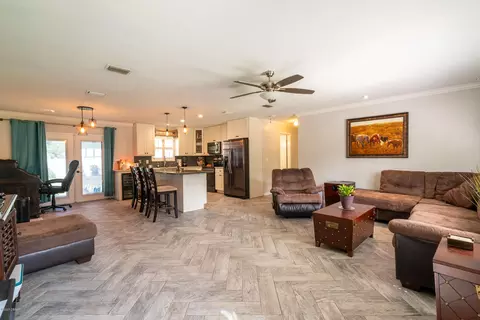 1810 Queen Palm Dr, Edgewater, FL 32132 photo 9