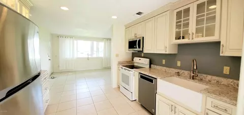 4 Azalea Dr, Ormond Beach, FL 32176 photo 5