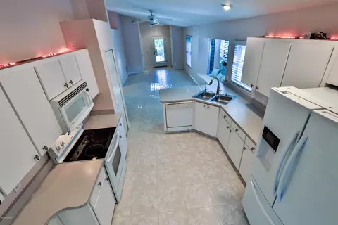 160 Avalon Dr, Ormond Beach, FL 32176 photo 9