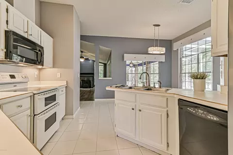 16 Katrinas Dr, Ormond Beach, FL 32174 photo 4