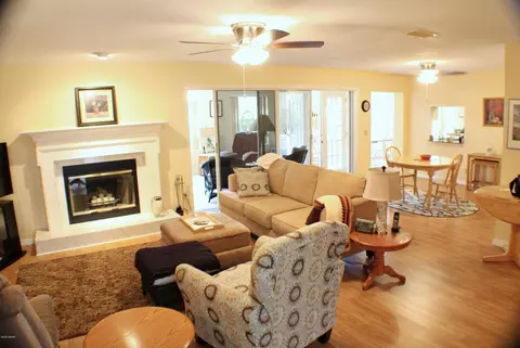 2809 Pine Tree Dr, Edgewater, FL 32141 photo 2