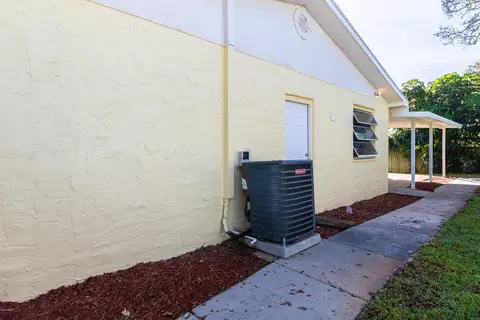 136 Valencia Dr, Ormond Beach, FL 32176 photo 11