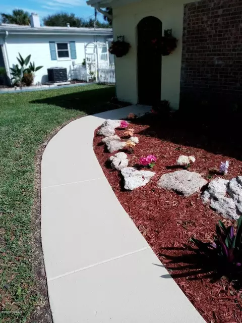136 Valencia Dr, Ormond Beach, FL 32176 photo 7
