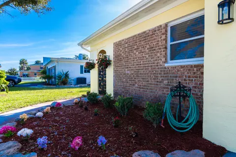 136 Valencia Dr, Ormond Beach, FL 32176 photo 6