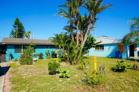 39 Palm Dr, Ormond Beach, FL 32176 photo 2