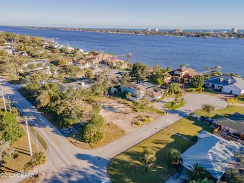 39 Crystal Cir, Ormond Beach, FL 32174 photo 1
