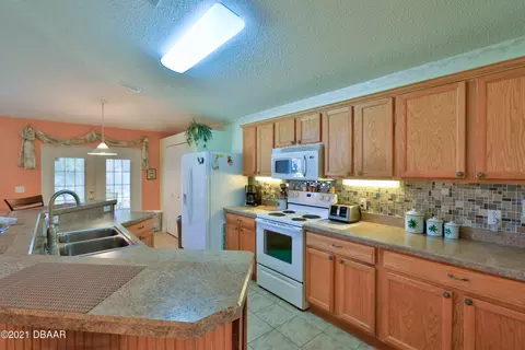 313 Three Oaks Dr, Edgewater, FL 32141 photo 7