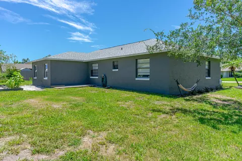 525 Sparrow Dr, Edgewater, FL 32141 photo 3