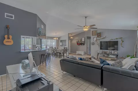 525 Sparrow Dr, Edgewater, FL 32141 photo 9
