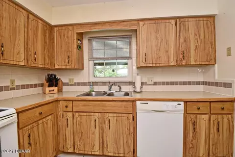 2907 Queen Palm Dr, Edgewater, FL 32141 photo 16