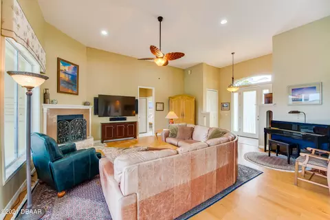 3 Eloise Cir, Ormond Beach, FL 32176 photo 4