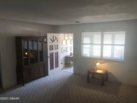 3 Sandra Dr, Ormond Beach, FL 32176 photo 2