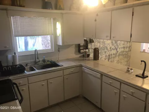 3 Sandra Dr, Ormond Beach, FL 32176 photo 5