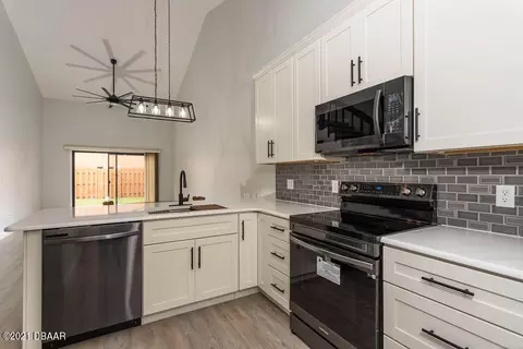 5 Park Ter, Ormond Beach, FL 32174 photo 3