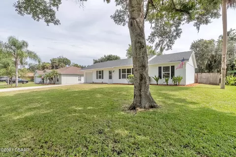 1321 Sabal Palm Dr, Edgewater, FL 32132 photo 3