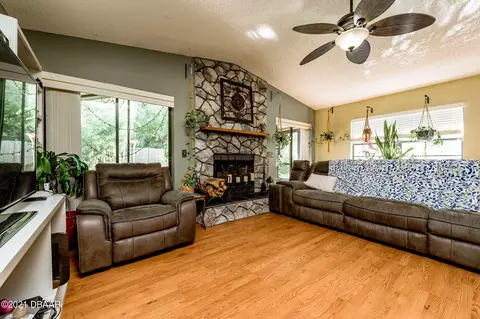 2933 Sabal Palm Dr, Edgewater, FL 32141 photo 6