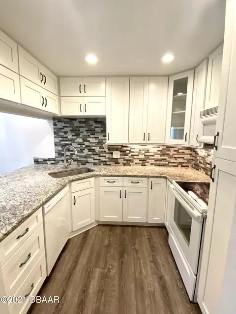 240 Orange Grove Dr #B, Ormond Beach, FL 32174 photo 5