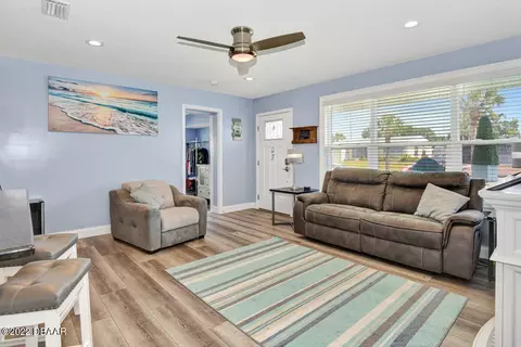 16 Linda St, Ormond Beach, FL 32176 photo 2