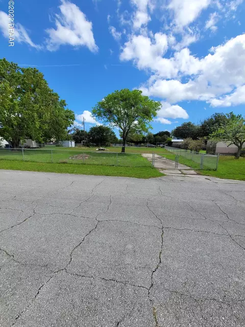 103 West Loop, Oak Hill, FL 32759 photo 1