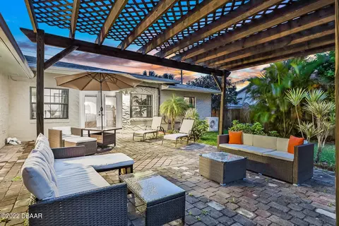 1372 John Anderson Dr, Ormond Beach, FL 32176 photo 2