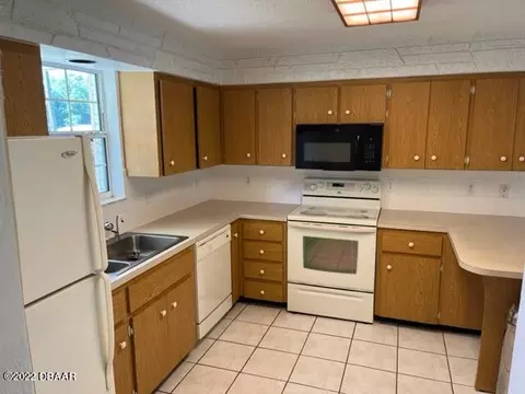 145 Hernandez Ave, Ormond Beach, FL 32174 photo 2