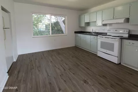 111 Neptune Dr, Edgewater, FL 32132 photo 6