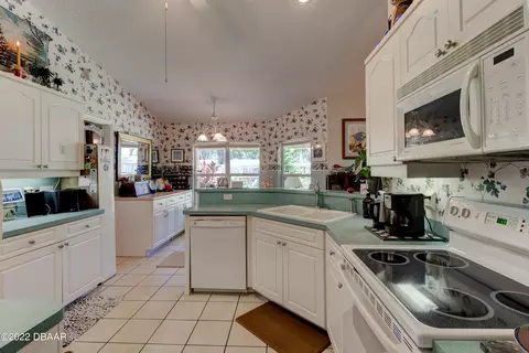 2621 Pine Tree Dr, Edgewater, FL 32141 photo 6