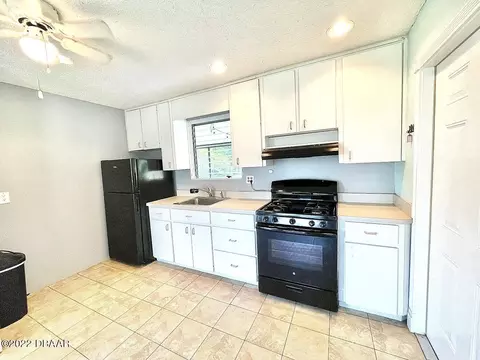 108 E Knapp Ave, Edgewater, FL 32132 photo 10