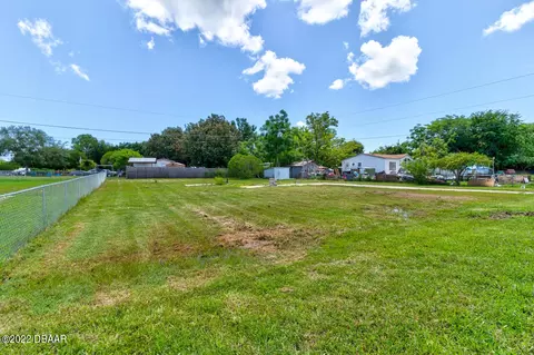 101 West Loop, Oak Hill, FL 32759 photo 4
