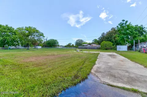 101 West Loop, Oak Hill, FL 32759 photo 3