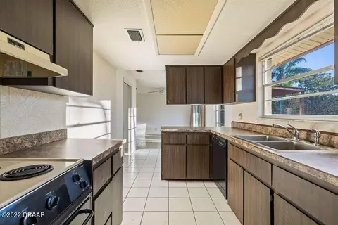 728 N Ridgewood Ave, Ormond Beach, FL 32174 photo 9
