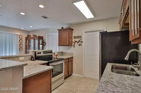 520 S Center St, Ormond Beach, FL 32174 photo 5