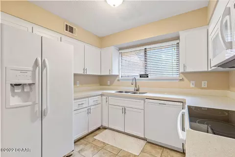 22 Park Pl, Ormond Beach, FL 32174 photo 9