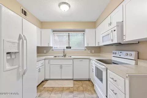 22 Park Pl, Ormond Beach, FL 32174 photo 8