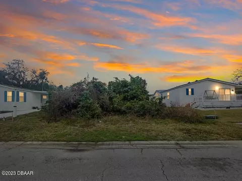1372 Cedar Blf, Daytona Beach, FL 32117