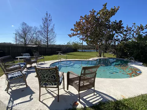 910 Lake Ave, Edgewater, FL 32132