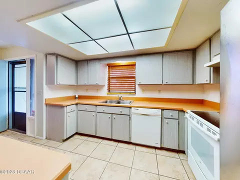 414 Sea Hawk Ct, Edgewater, FL 32141 photo 10