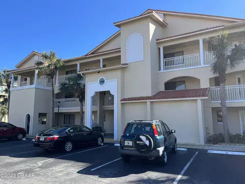 466 Bouchelle Dr #302, New Smyrna Beach, FL 32169