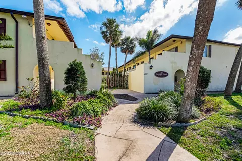 400 Oakridge Blvd #1, Daytona Beach, FL 32118