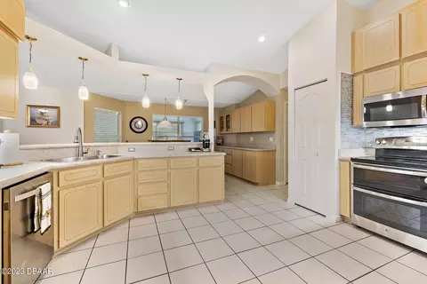 2406 Silver Palm Dr, Edgewater, FL 32141 photo 3