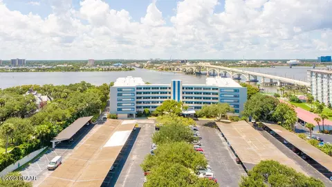 1224 S Peninsula Dr #105, Daytona Beach, FL 32118