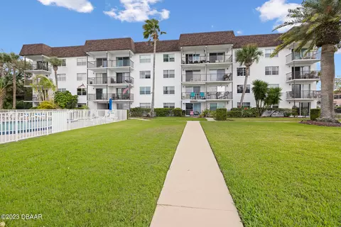 118 S Halifax Ave #302, Daytona Beach, FL 32118