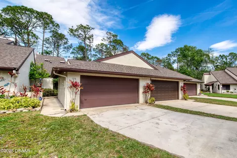 126 Fox Fire Cir, Daytona Beach, FL 32114