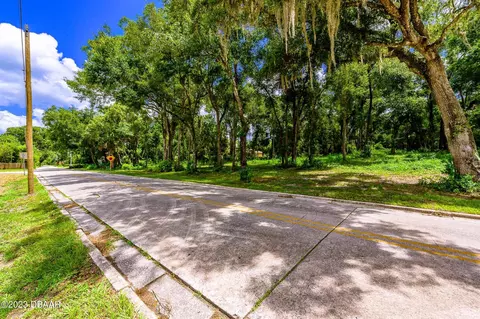 610 Lake Winnemissett Dr, Deland, FL 32724
